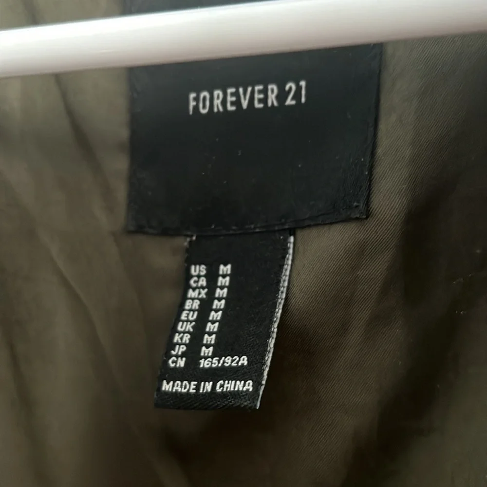 Thin lined jacket - Picture 3 of 4